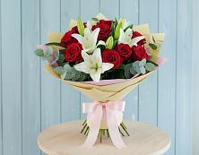 Букет цветов из:  Лилии и Розы в Каменске-Шахтинском