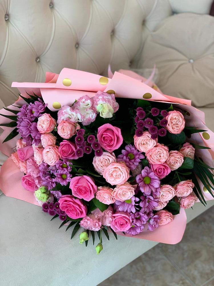 Букет цветов из: Хризантемы, Розы и Лизиантусы в Каменске-Шахтинском