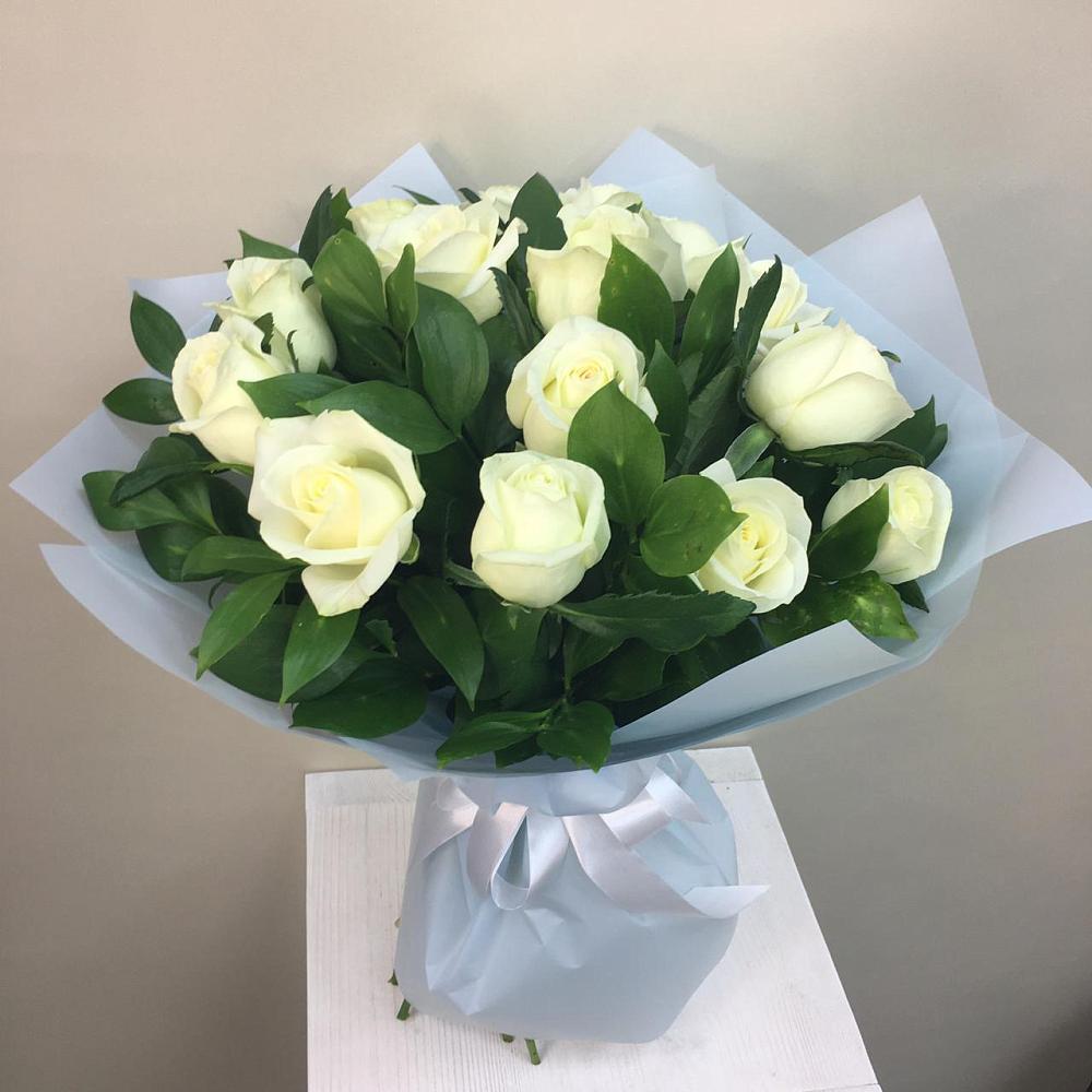 Букет 15 Белых роз Проуд в Каменске-Шахтинском
