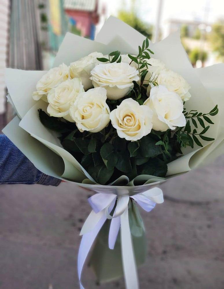 Букет Белые розы Проуд в Каменске-Шахтинском