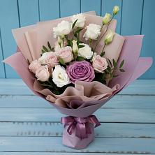 Букет цветов из:  Розы и Лизиантусы в Каменске-Шахтинском