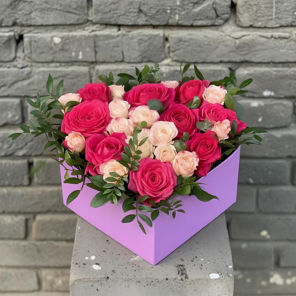 Цветочная композиция из Розы в коробке в Каменске-Шахтинском