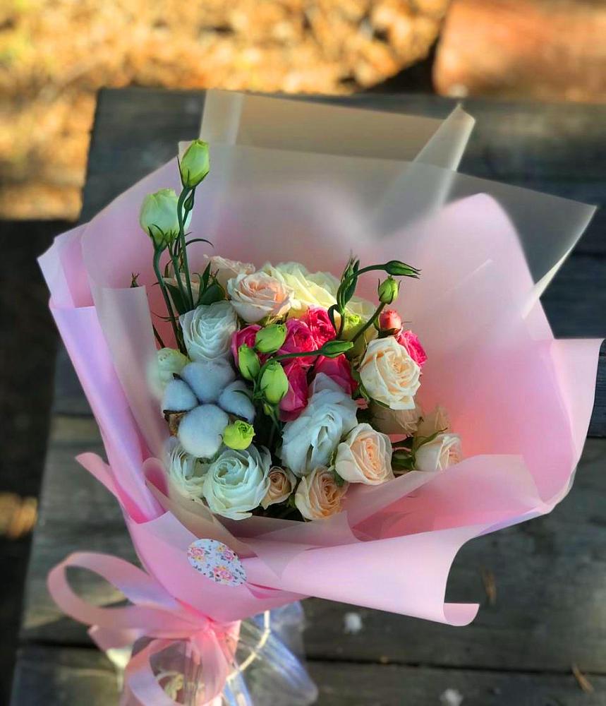 Букет цветов из: Розы и Лизиантусы в Каменске-Шахтинском