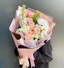 Букет цветов из:  Хризантемы и Розы в Каменске-Шахтинском