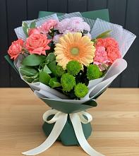 Букет цветов из:  Гвоздики, Розы, Герберы и Хризантемы в Каменске-Шахтинском