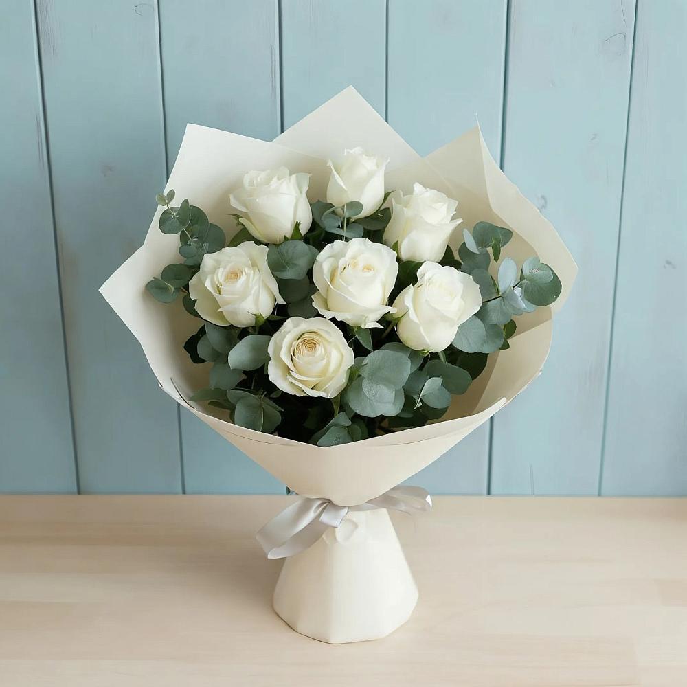 Букет Белые розы в Эвкалипте в Каменске-Шахтинском