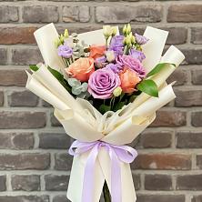 Букет цветов из:  Лизиантусы и Розы в Каменске-Шахтинском