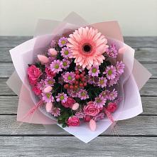 Букет цветов из:  Розы, Герберы и Хризантемы в Каменске-Шахтинском