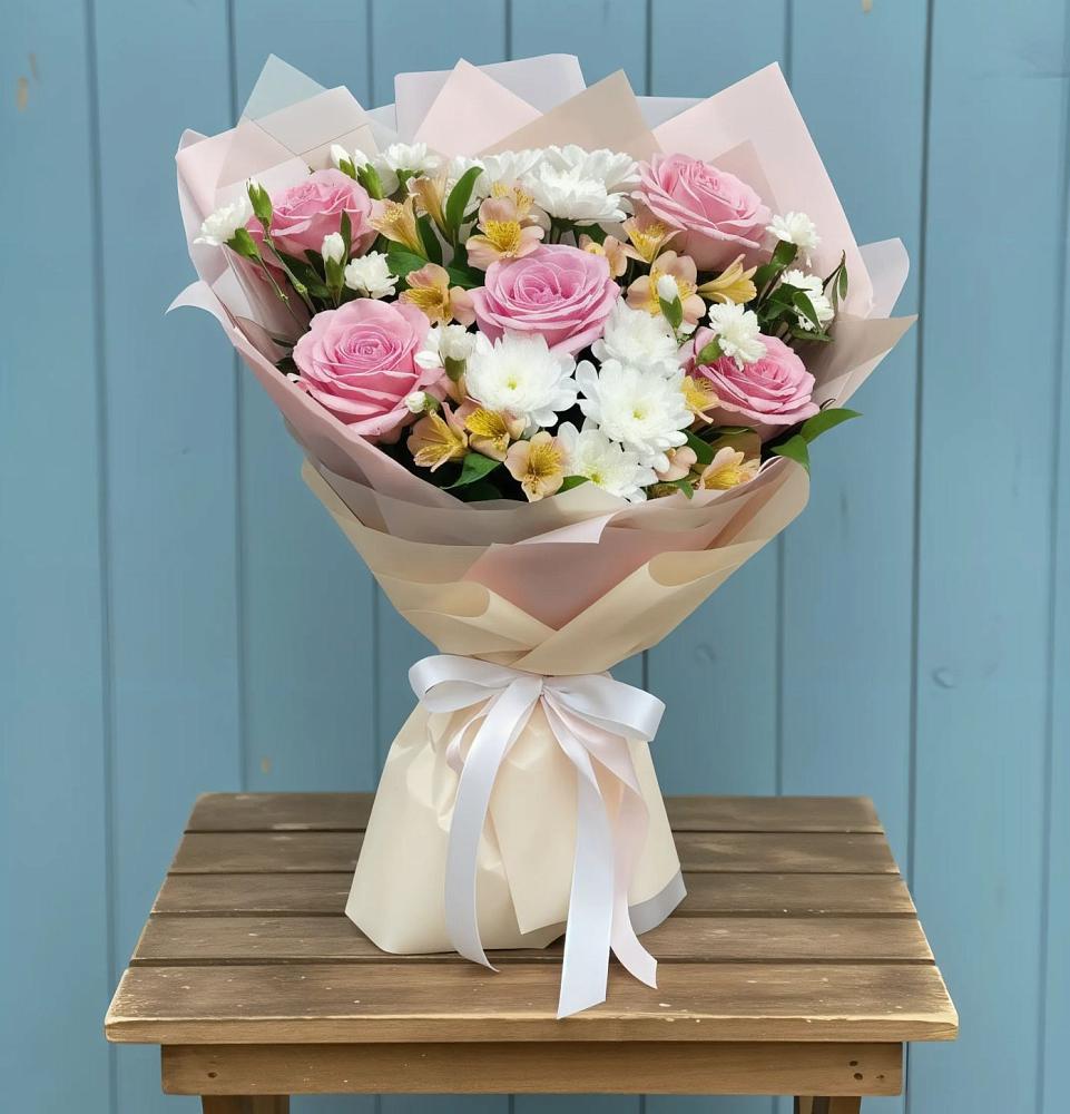 Букет цветов из: Гвоздики, Орхидеи и Розы в Каменске-Шахтинском