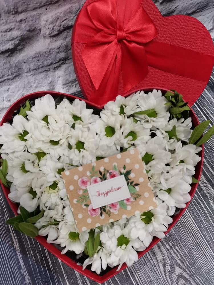 Цветочная композиция из Хризантемы в виде сердца в Каменске-Шахтинском