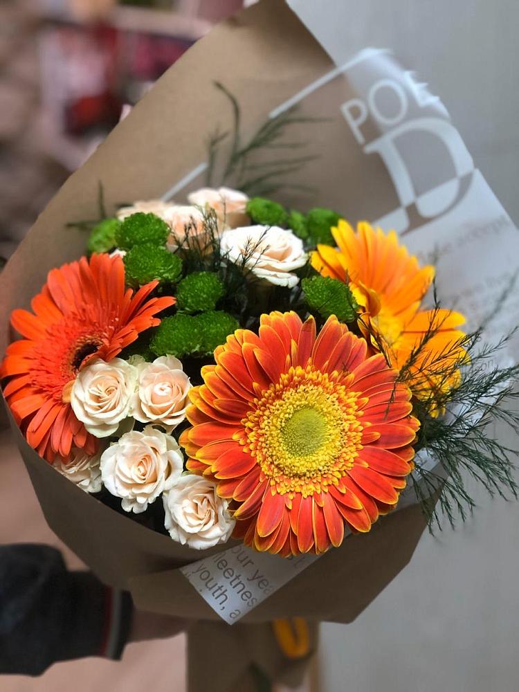 Букет цветов из: Герберы, Хризантемы и Розы в Каменске-Шахтинском