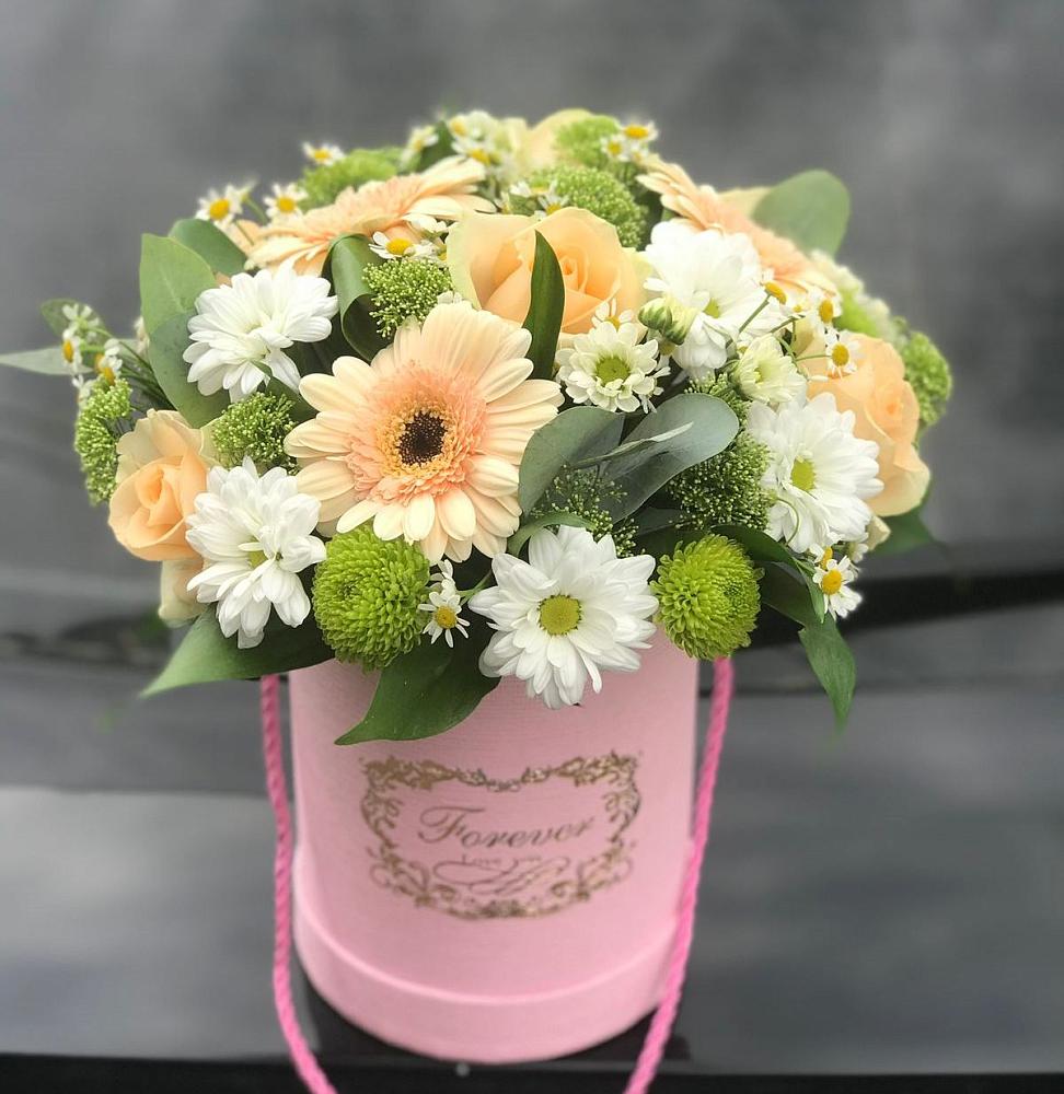 Цветочная композиция из Розы, Герберы и Хризантемы в шляпной коробке в Каменске-Шахтинском