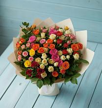 Букет Микс из разноцветных кустовых роз в Каменске-Шахтинском